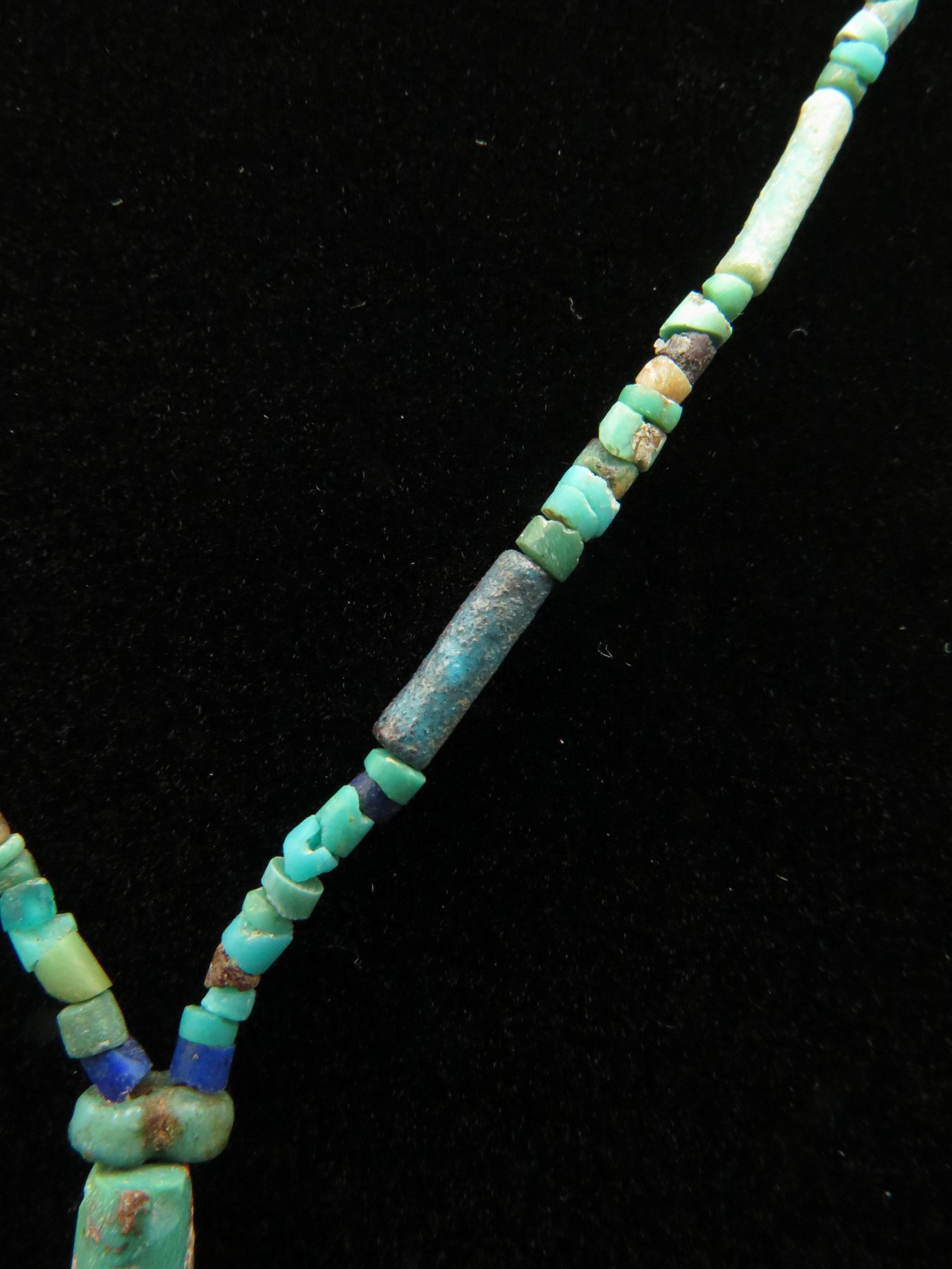 Bead detail left